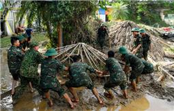 Lữ đoàn Pháo binh 382 tích cực giúp nhân khắc phục hậu quả bão số 3